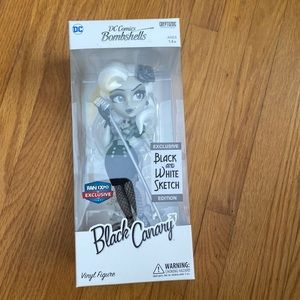 Cryptozic DC Bombshell Black Canary Fan Expo Black & White Sketch Edition